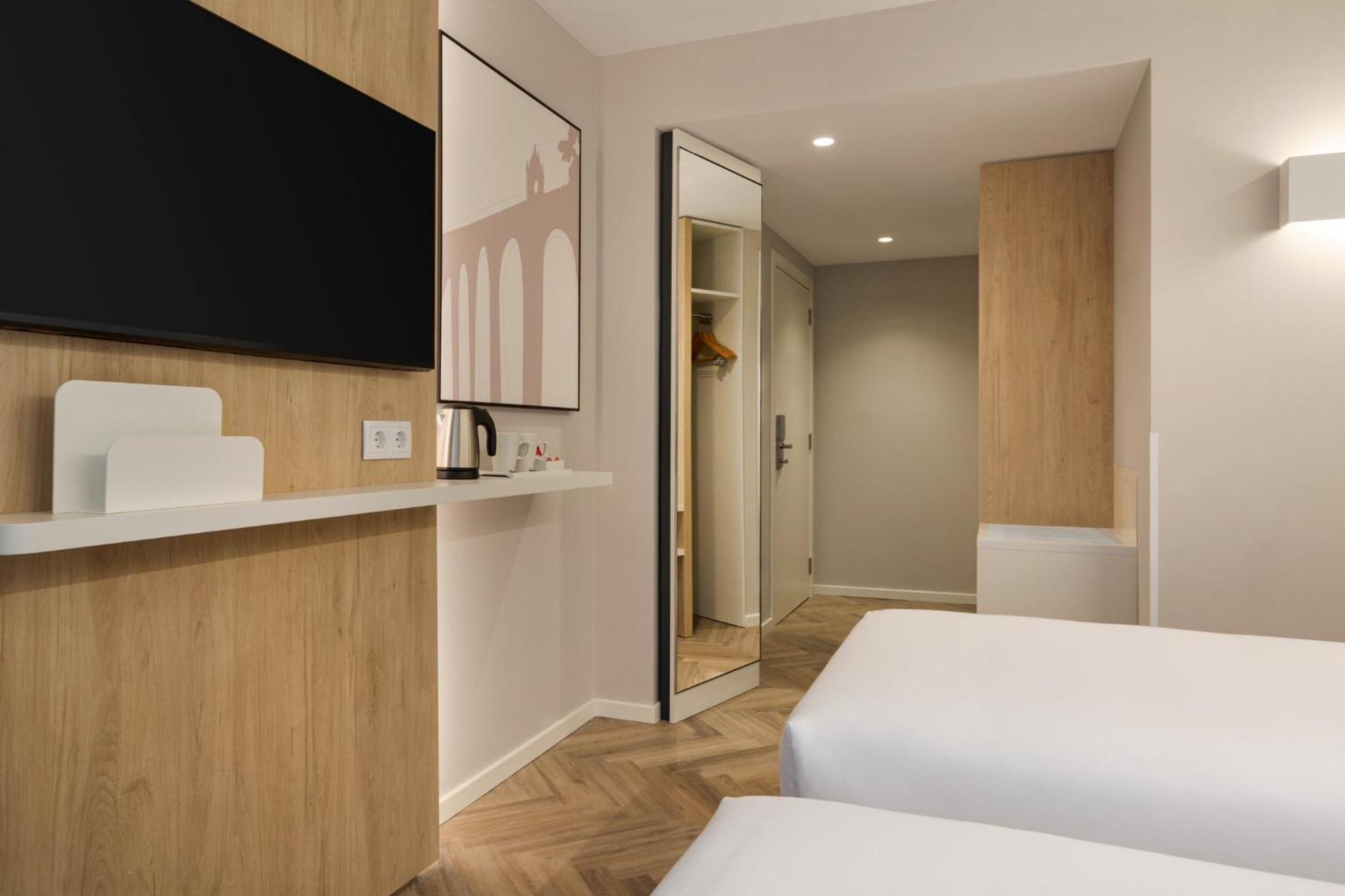 Holiday Inn Express Evora By Ihg Exterior photo